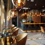 Jakie dodatki najlepiej komponują się z wnętrzami w stylu glamour?