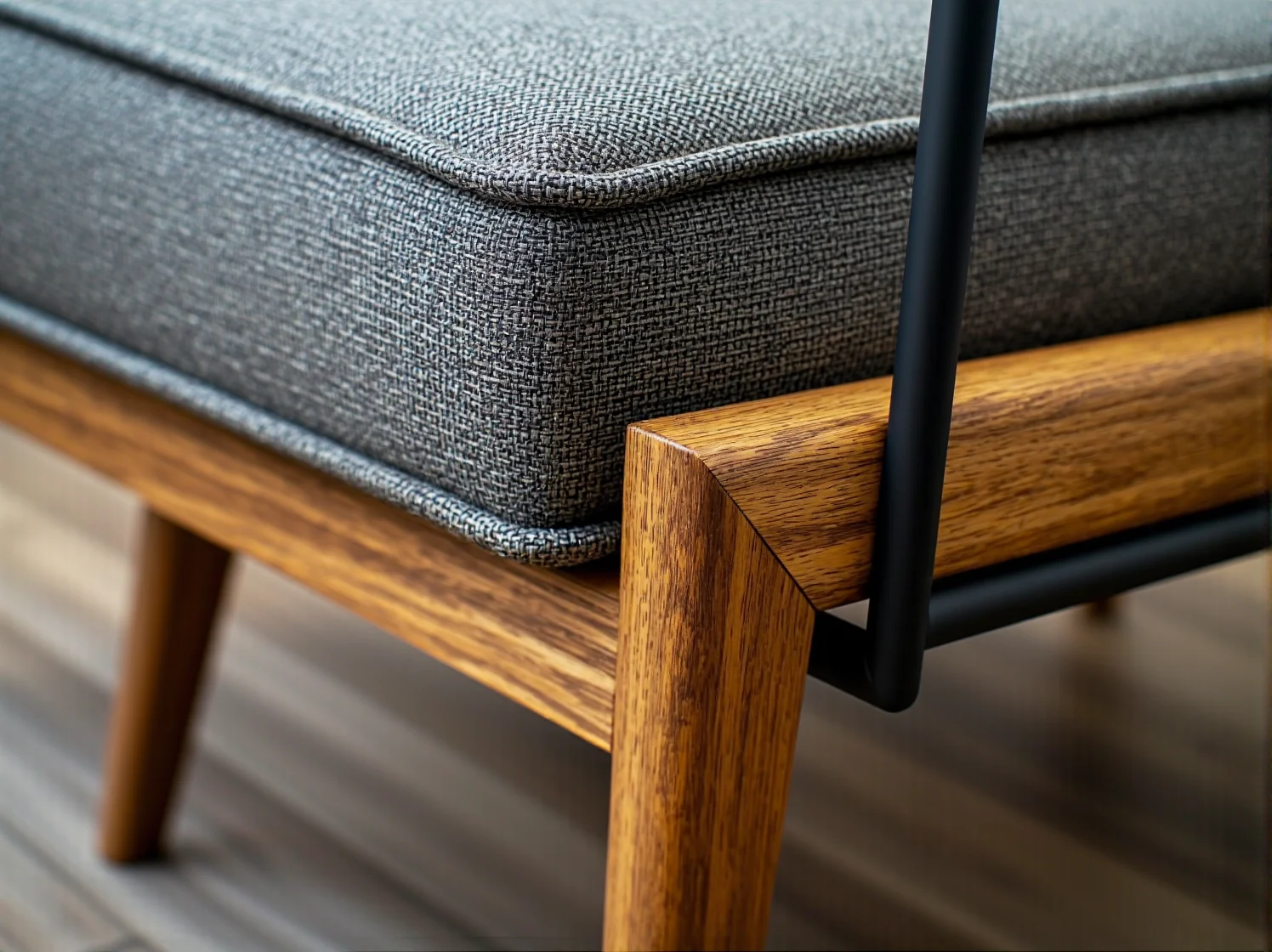 Komoda wykończona ekologicznym olejem bezpiecznym dla zdrowia.