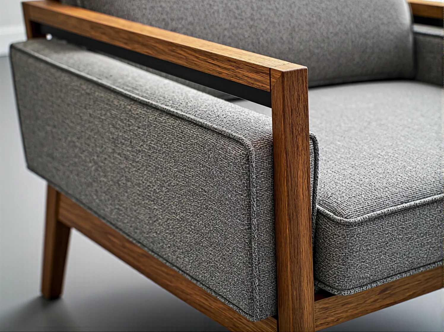 Lekkie aluminiowe leżaki o nowoczesnym designie na tarasie wypoczynkowym