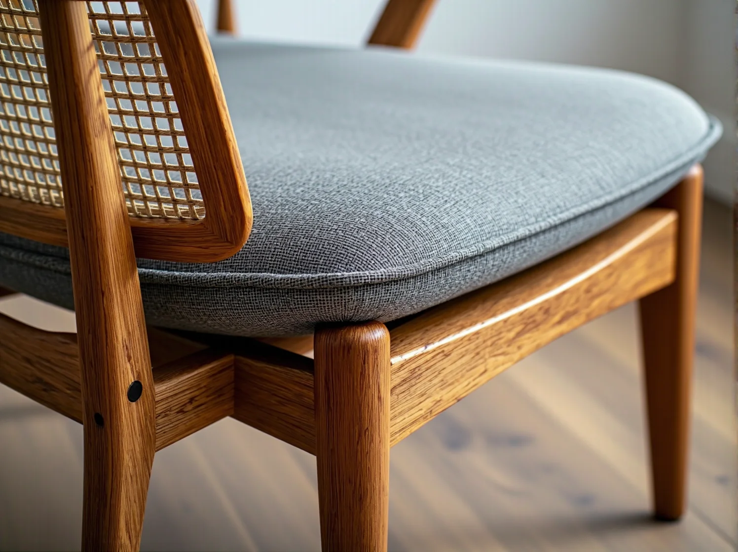 Logistyka w branży meblarskiej: problemy z łańcuchami dostaw i transportem surowców.