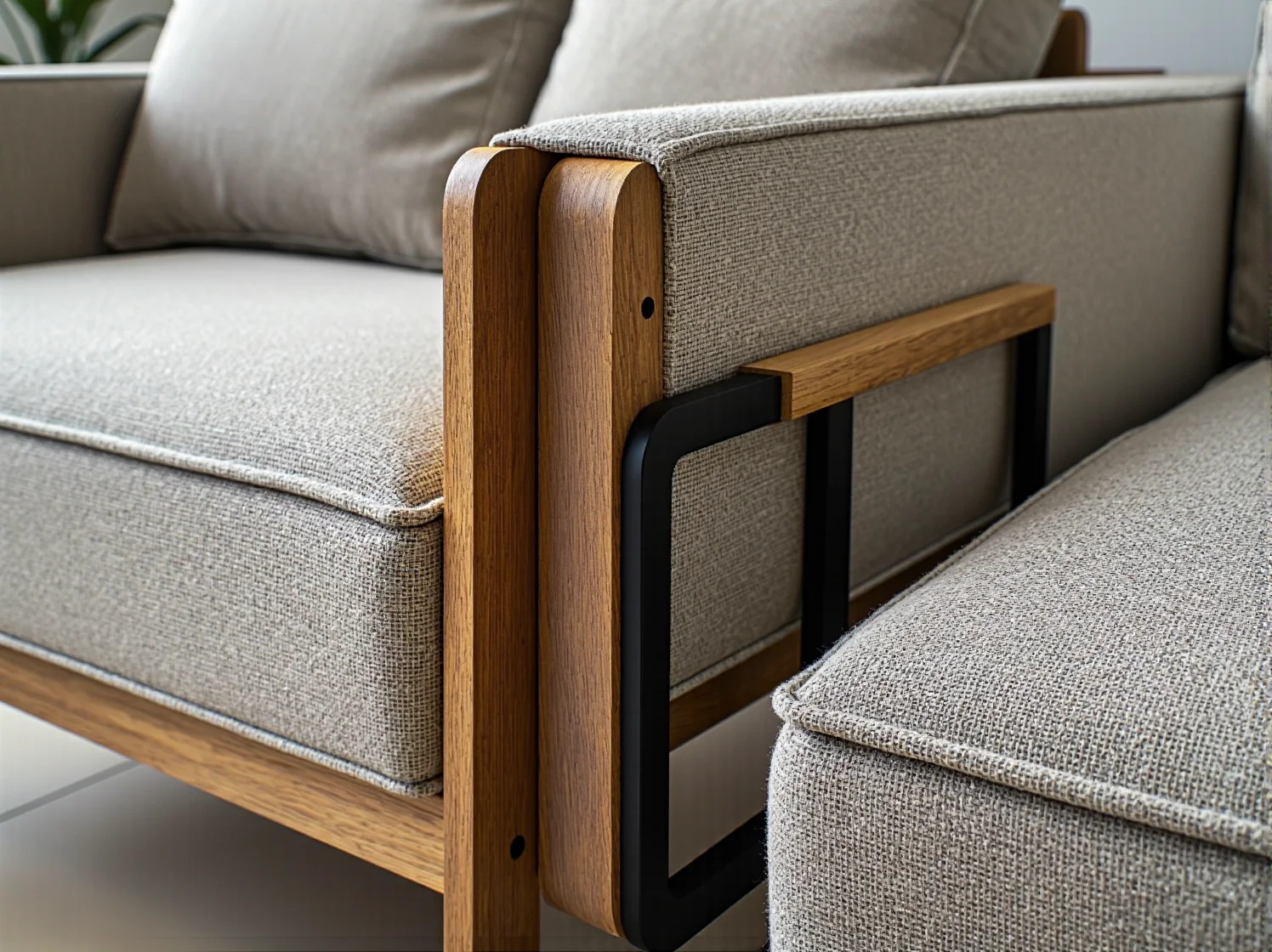 Szafa wnękowa na zamówienie maksymalizująca przestrzeń w małym mieszkaniu.